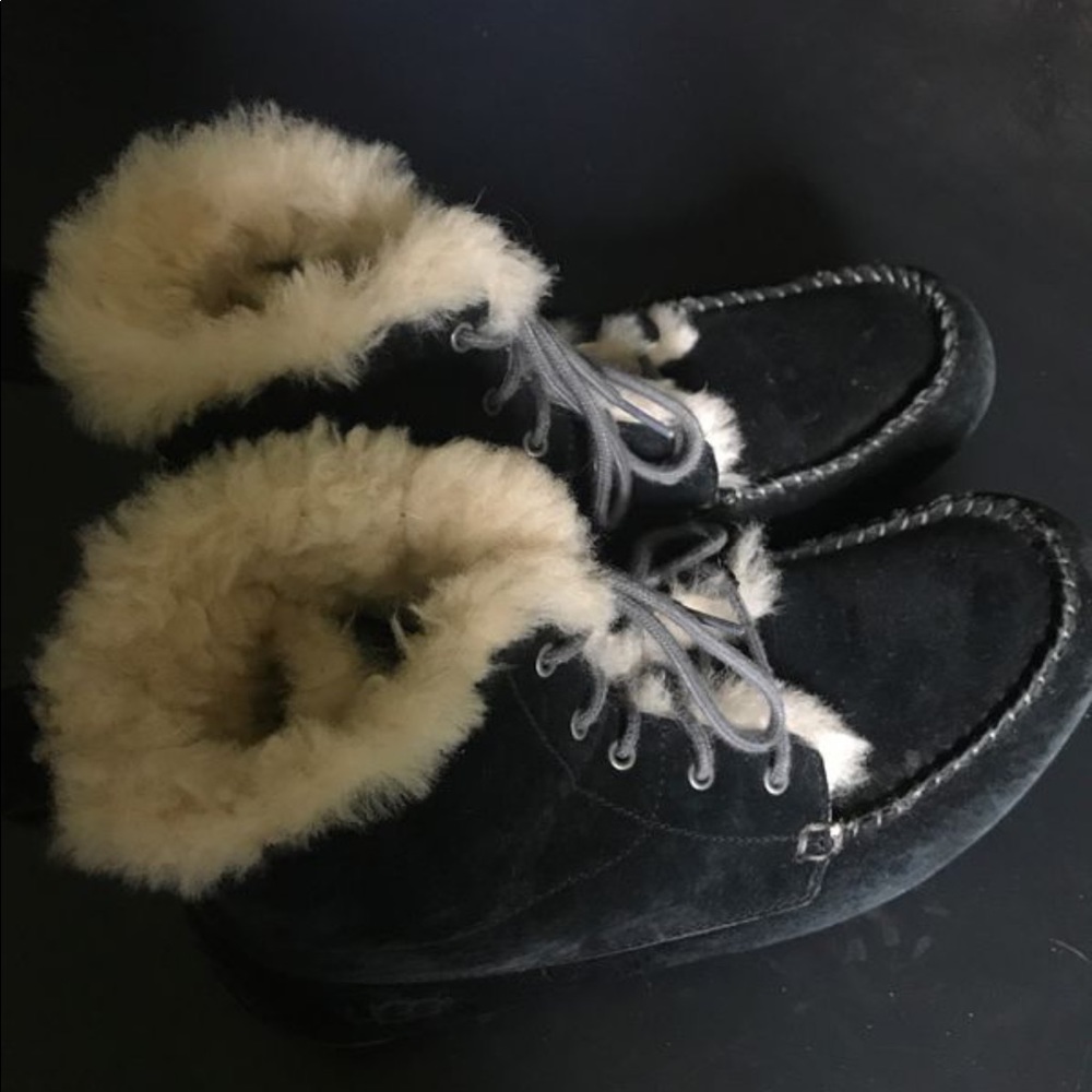 Black Short Ugg Boots W/Laces Size 8